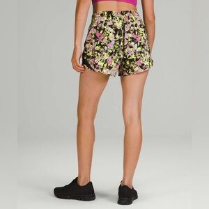 Lululemon Hotty Hot High-Rise Short size 12